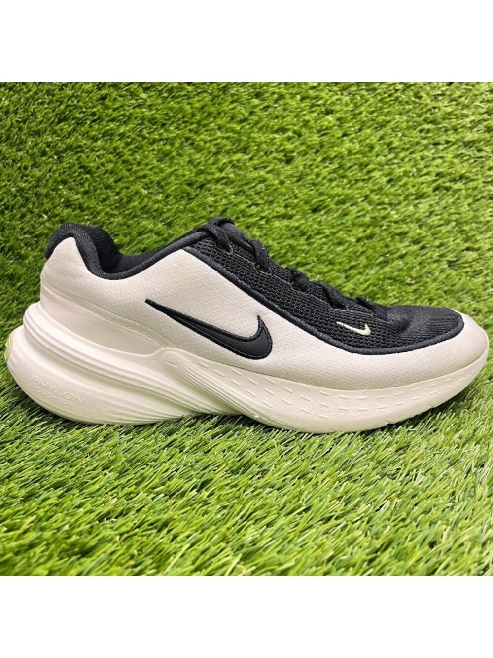 Nike Uplift SC Boys Size 7Y Black White Athletic Running Walking Shoes Sneakers